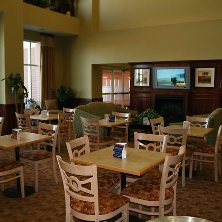 Hampton Inn & Suites ゲインズビル レストラン 写真