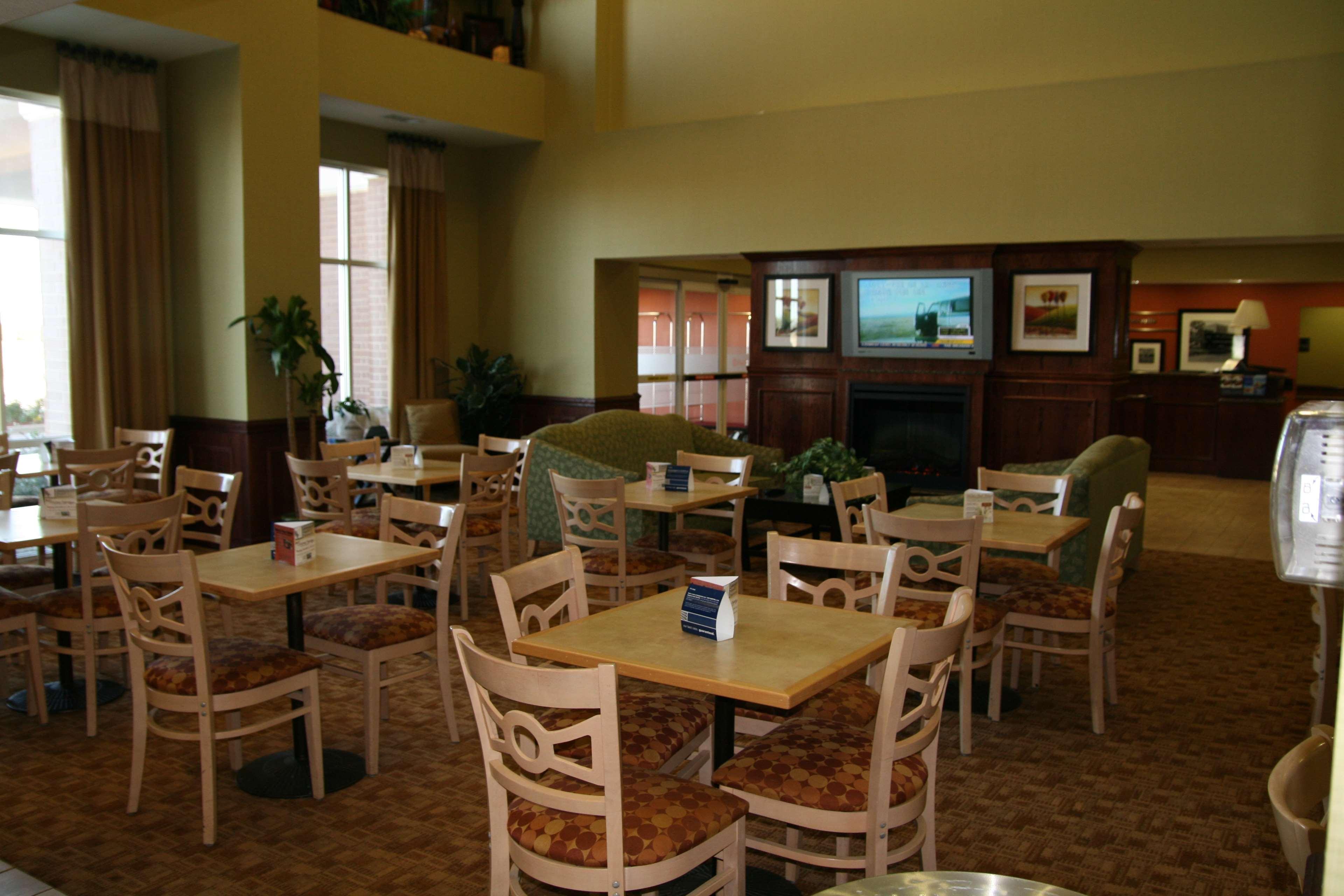 Hampton Inn & Suites ゲインズビル レストラン 写真