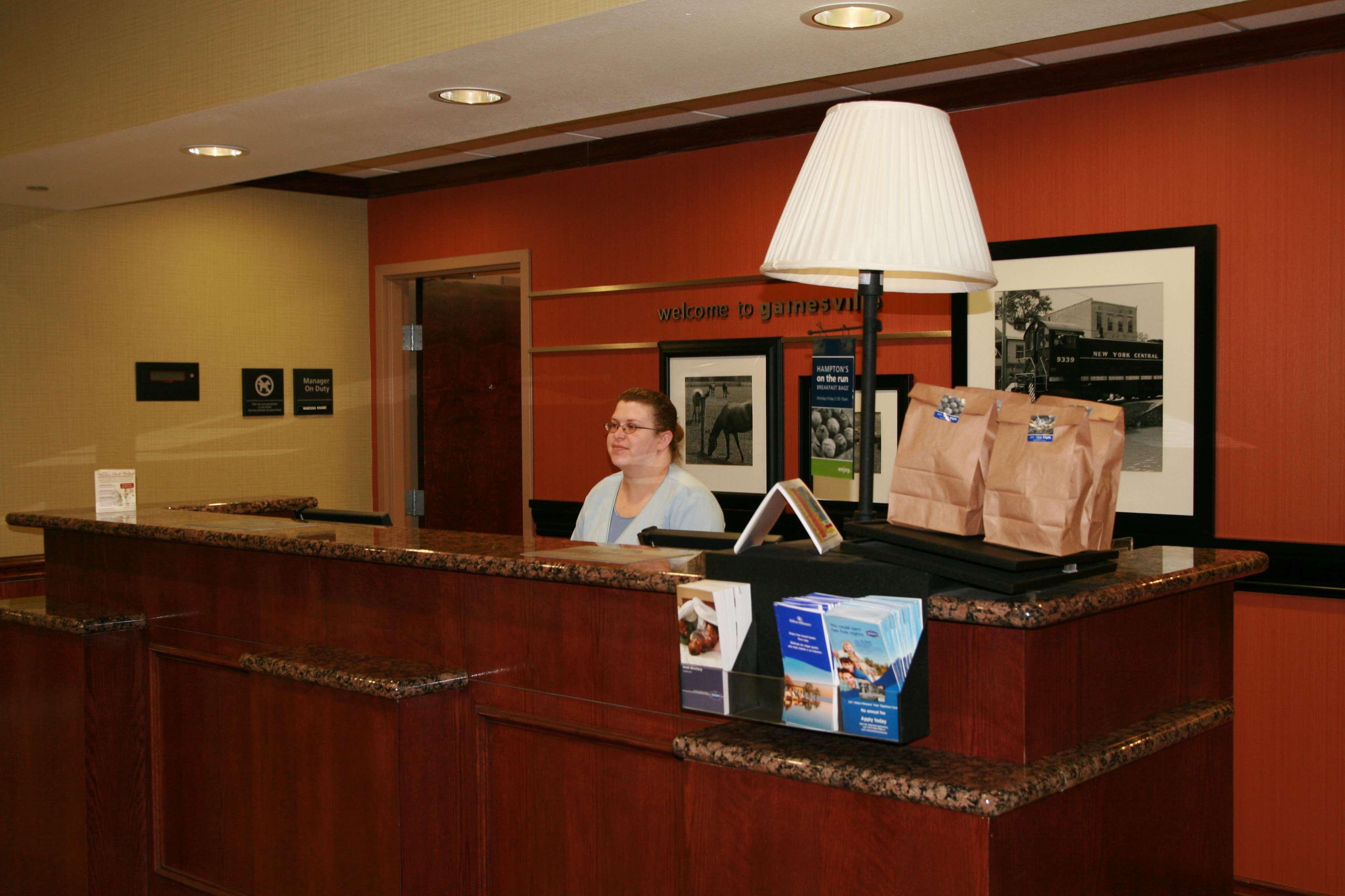Hampton Inn & Suites ゲインズビル エクステリア 写真