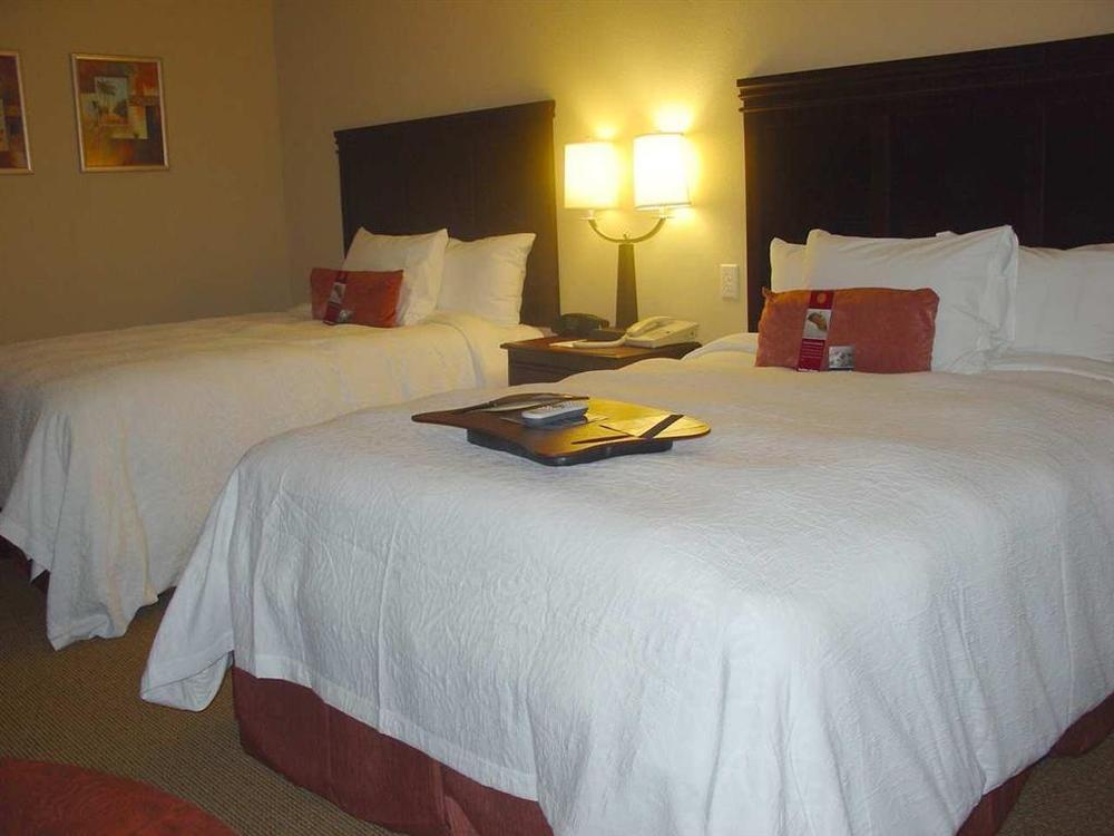 Hampton Inn & Suites ゲインズビル 部屋 写真