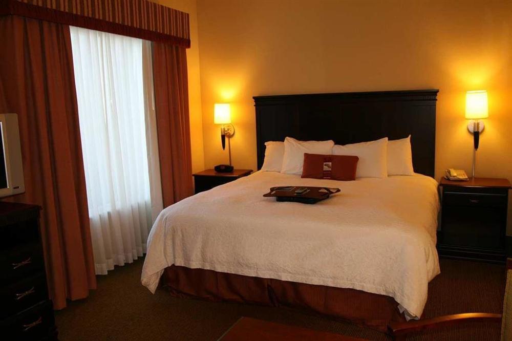 Hampton Inn & Suites ゲインズビル 部屋 写真