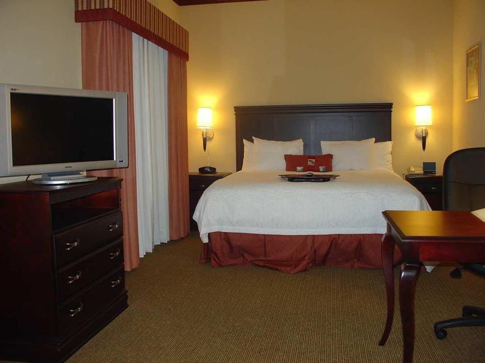 Hampton Inn & Suites ゲインズビル 部屋 写真