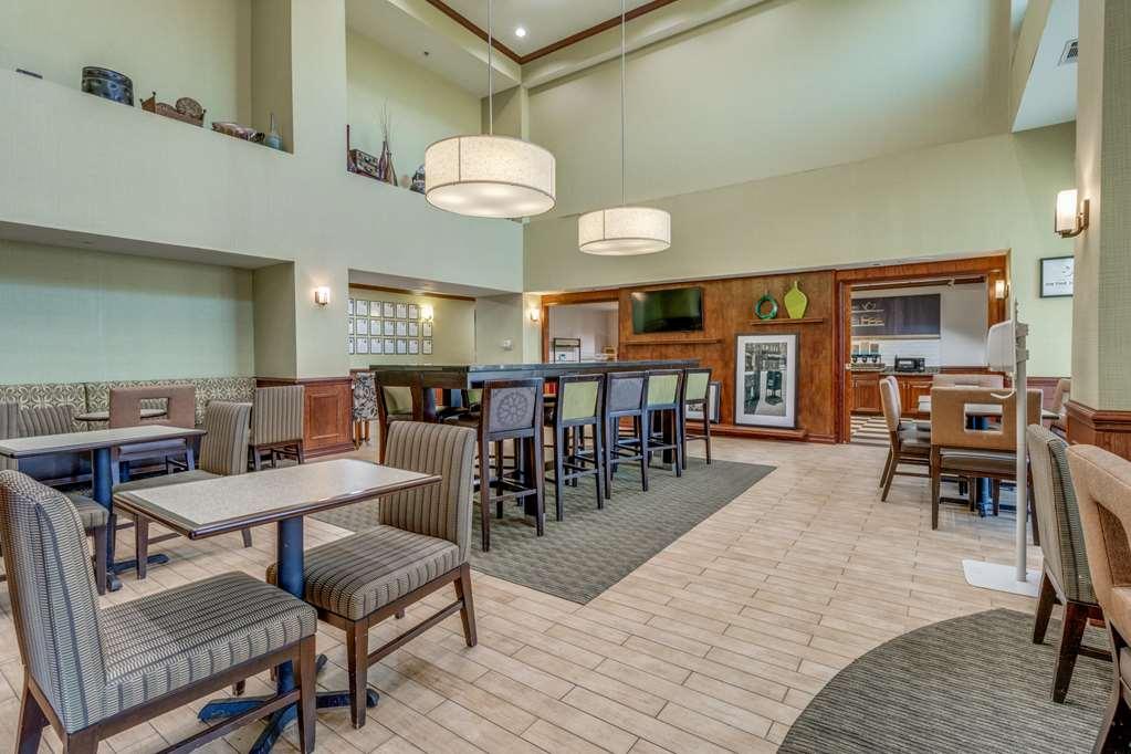 Hampton Inn & Suites ゲインズビル レストラン 写真