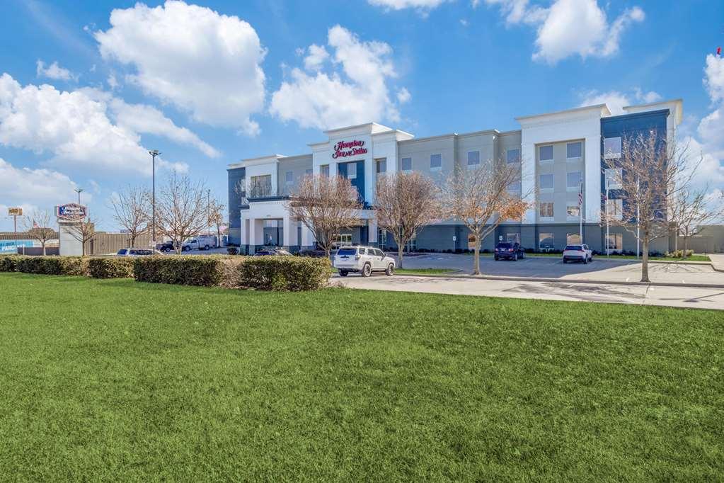 Hampton Inn & Suites ゲインズビル エクステリア 写真