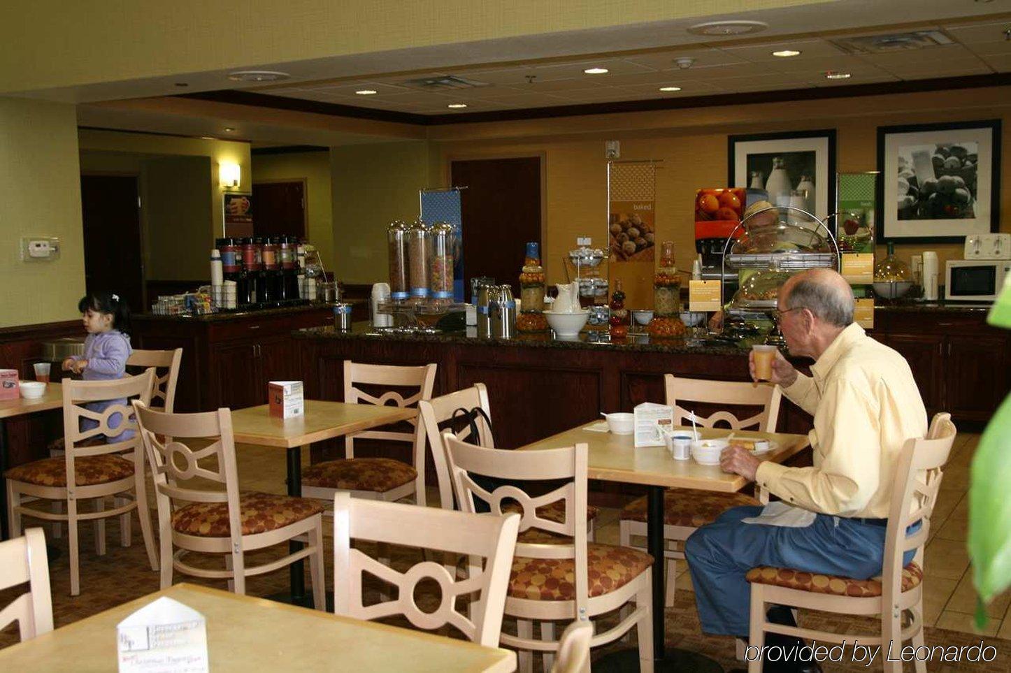 Hampton Inn & Suites ゲインズビル レストラン 写真